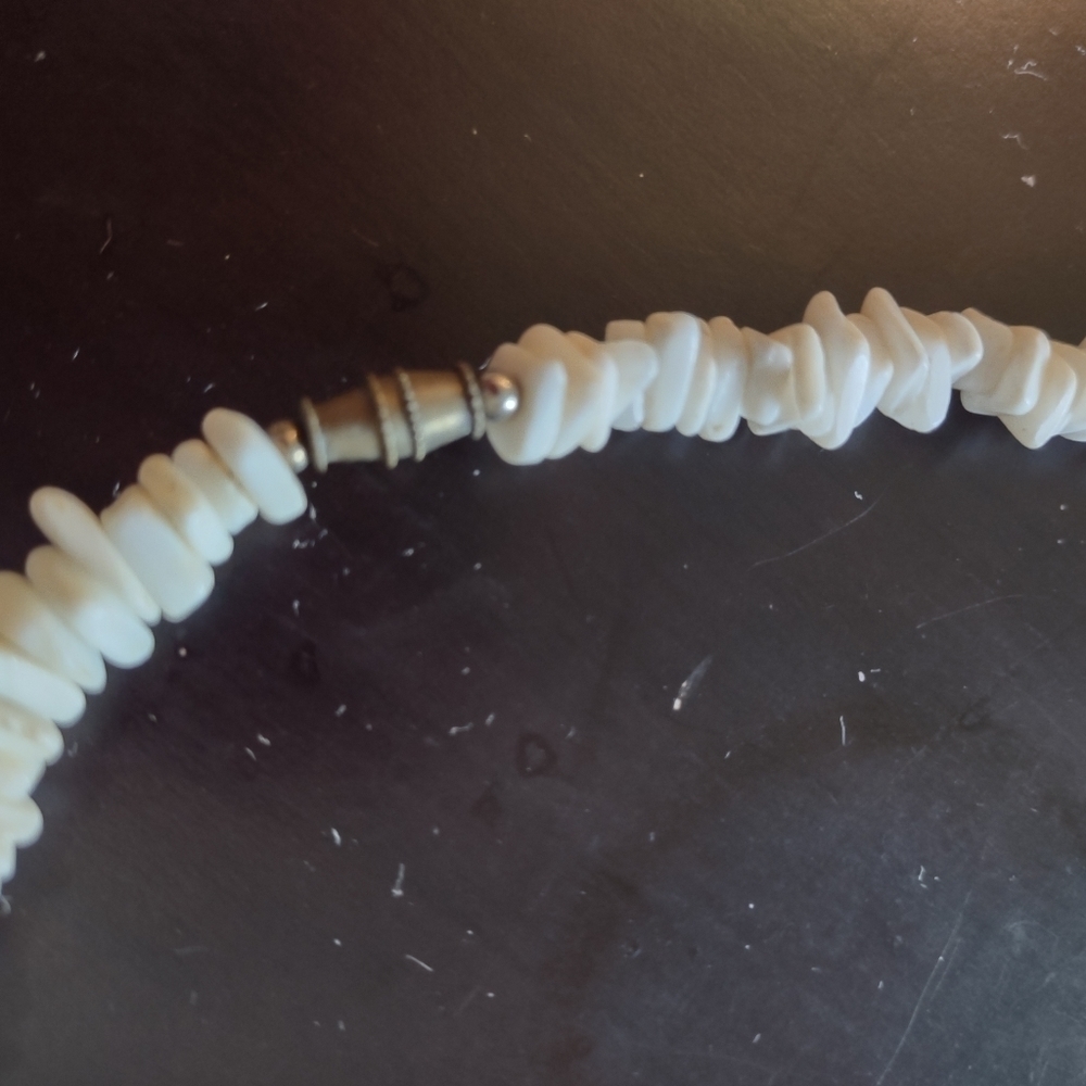 Vintage women's shell bone necklace - Picture 3 of 3